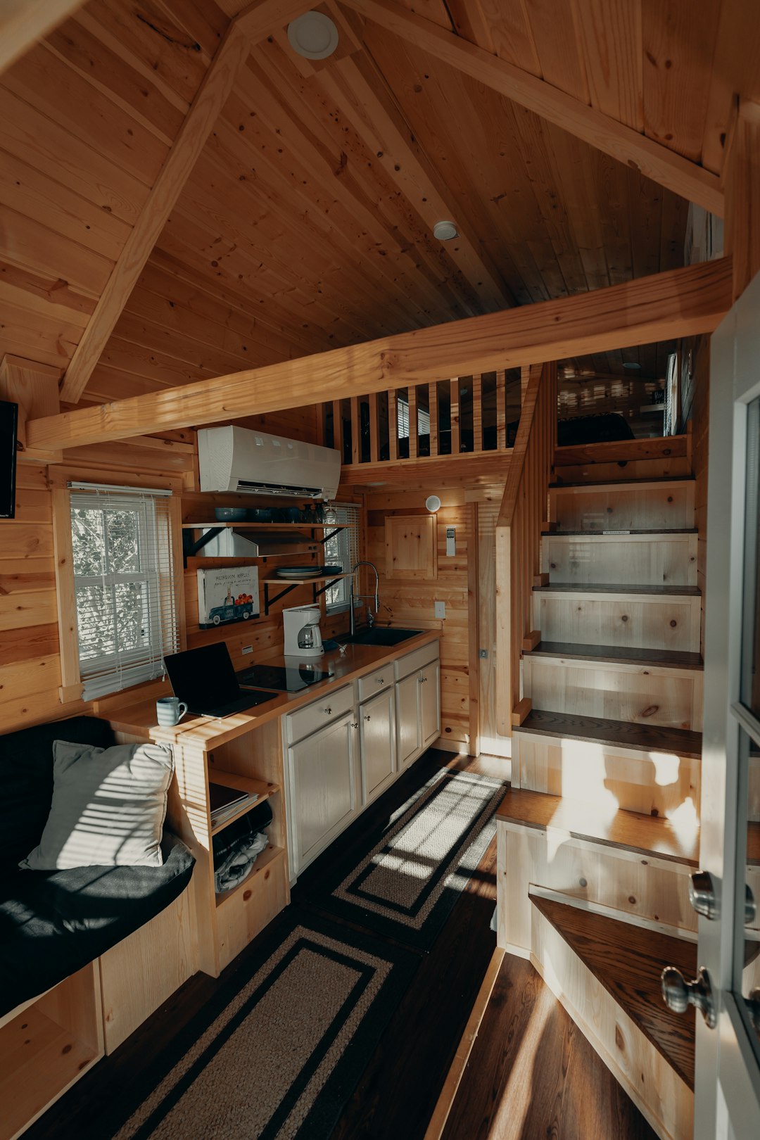 Tiny home in Colorado 1/3 (IG: @clay.banks)