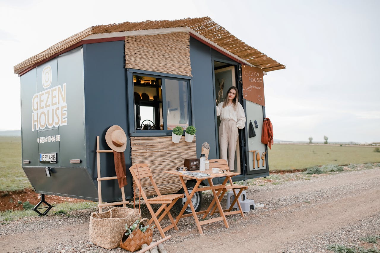 Explore boho style and freedom with this mobile tiny house. Ideal for road trips and camping.